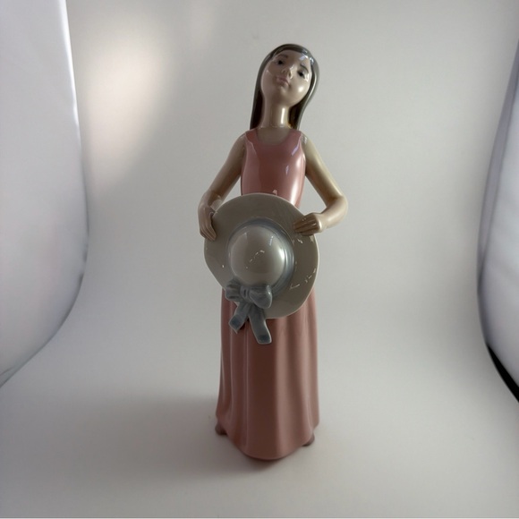 Retired LLadro Spain Porcelain Figurine #‎ 5008 Dreamer Girl Holding Hat Glossy